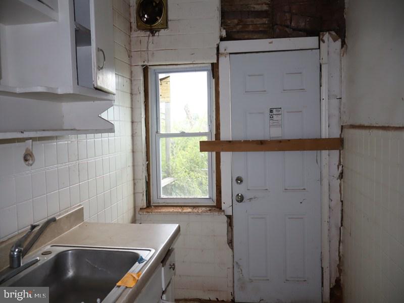 6702 Linmore Ave Property Photo 8