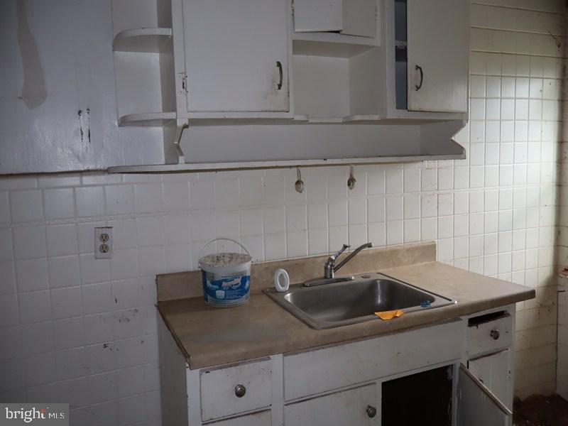 6702 Linmore Ave Property Photo 10