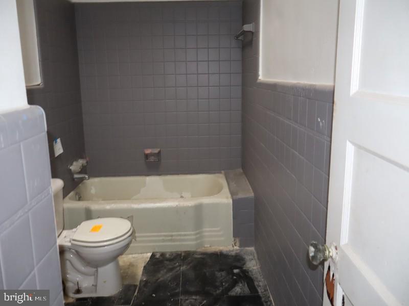 6702 Linmore Ave Property Photo 13