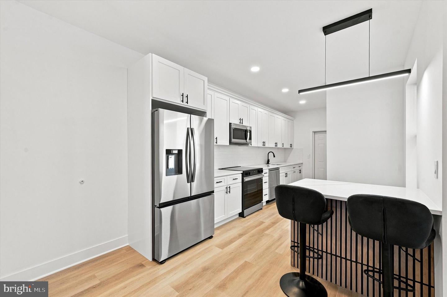 5051 Brown St Property Photo 6