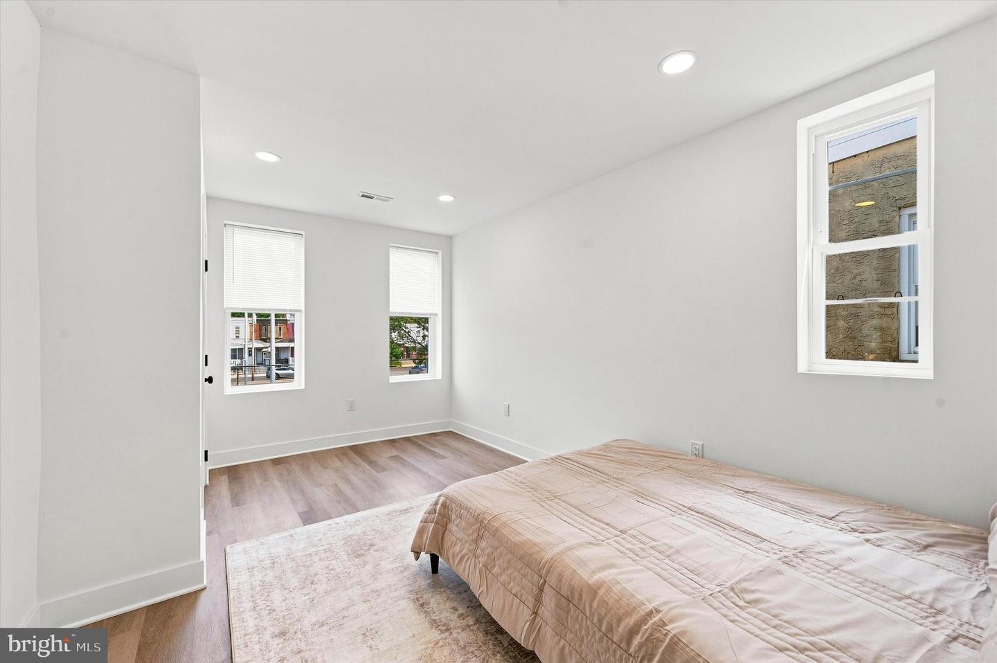 5051 Brown St Property Photo 11
