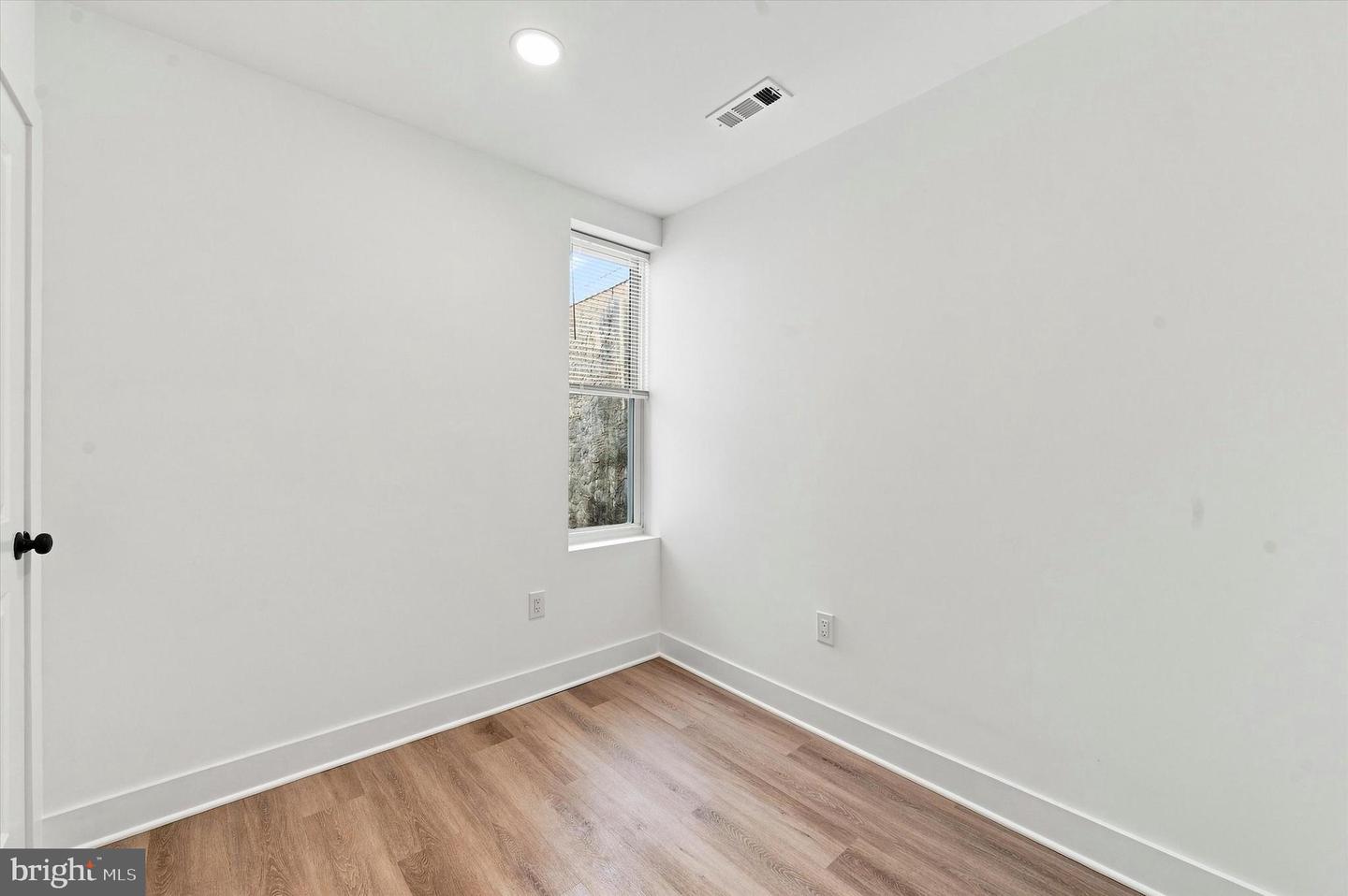 5051 Brown St Property Photo 12