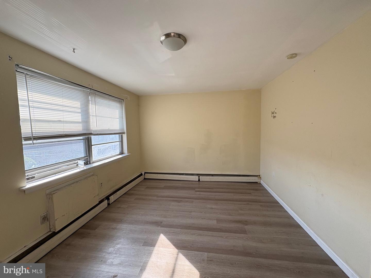 4119-00 Longshore Ave Property Photo 2