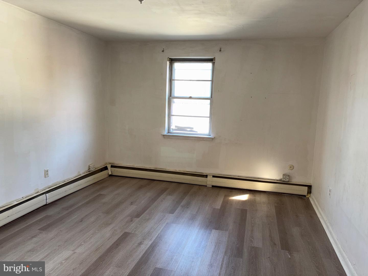 4119-00 Longshore Ave Property Photo 4