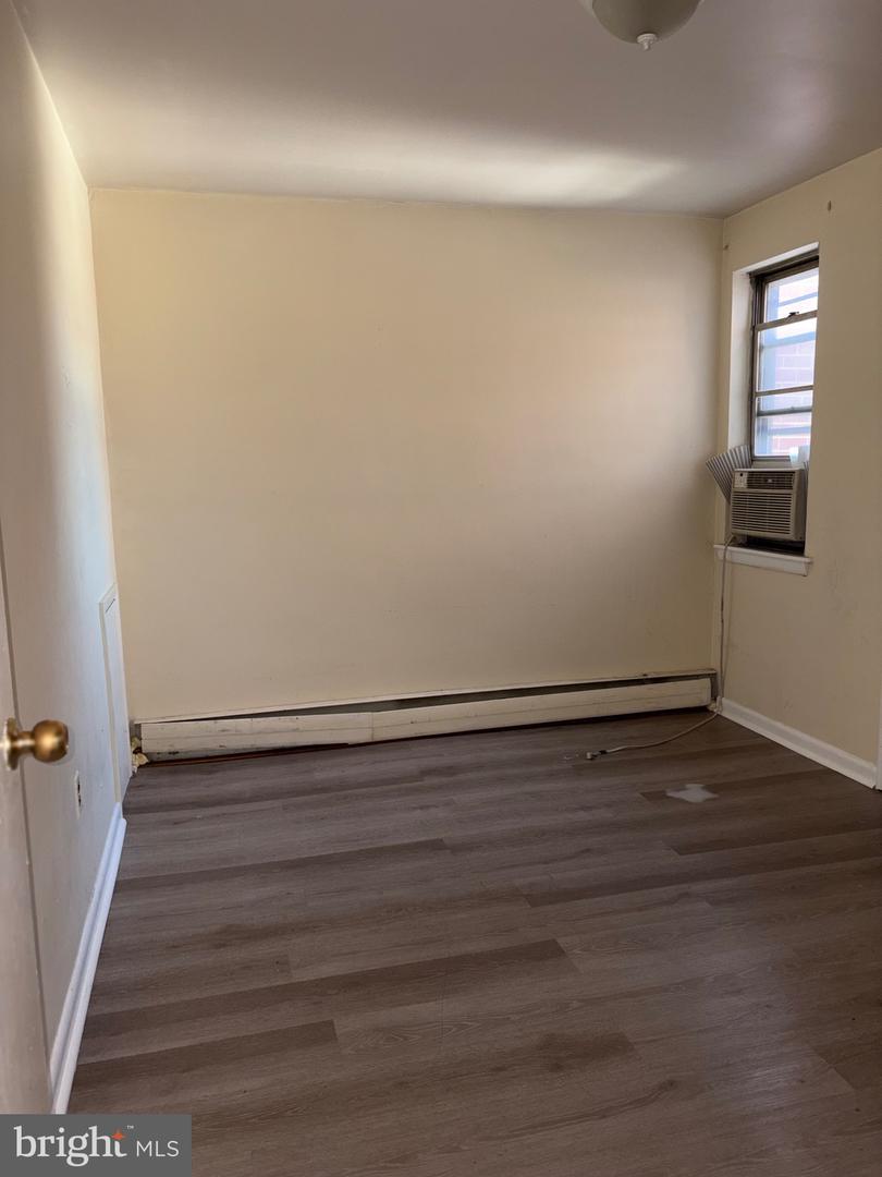 4119-00 Longshore Ave Property Photo 6