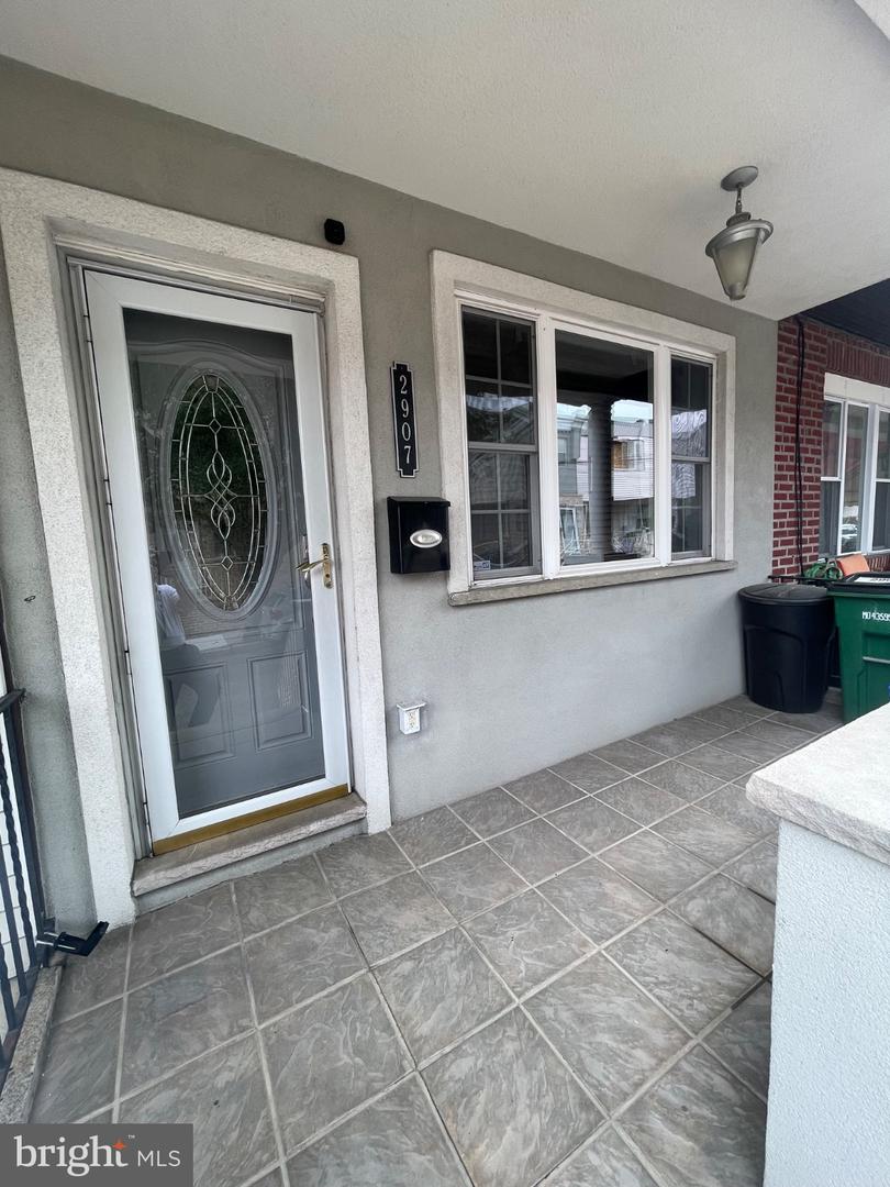 2907 S Sydenham St Property Photo 1