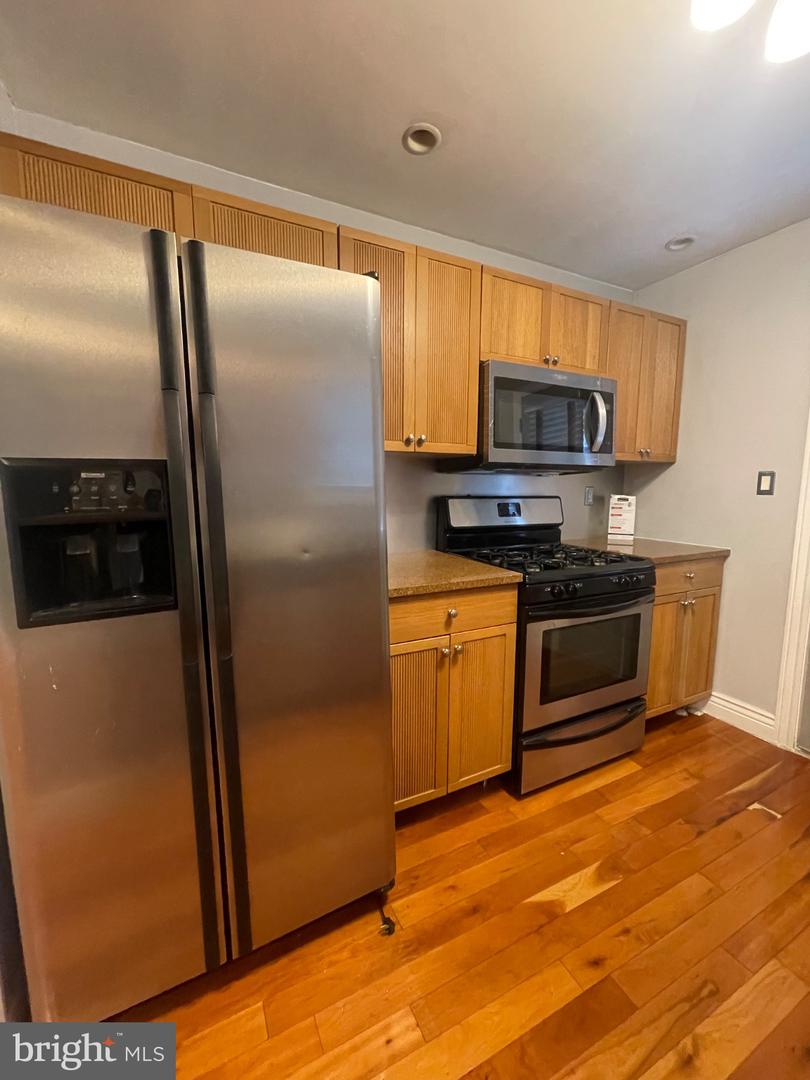 2907 S Sydenham St Property Photo 8