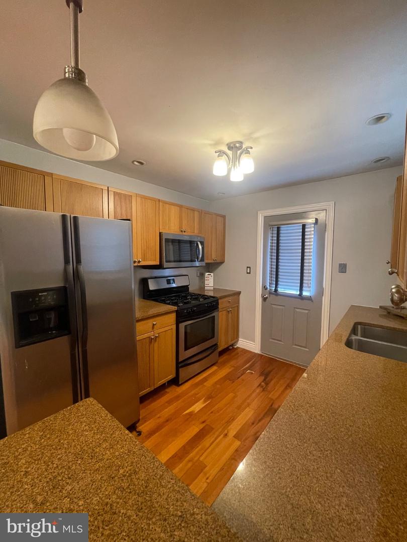2907 S Sydenham St Property Photo 10