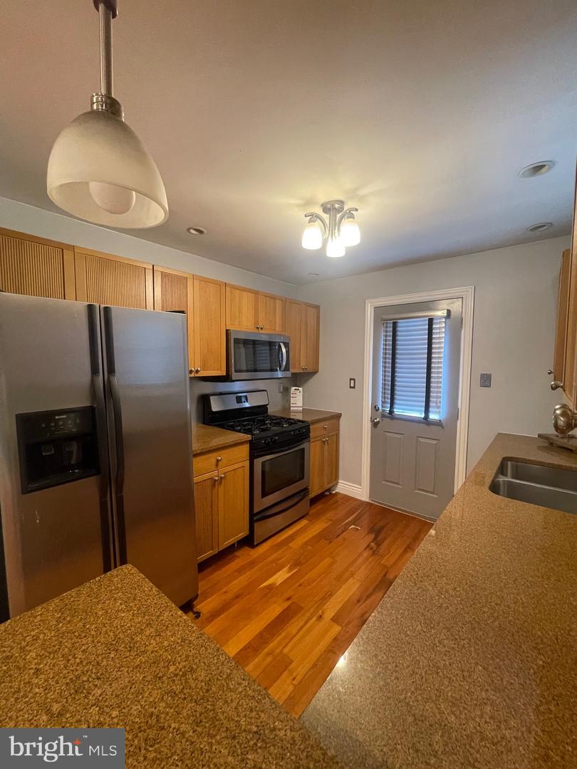 2907 S Sydenham St Property Photo 14