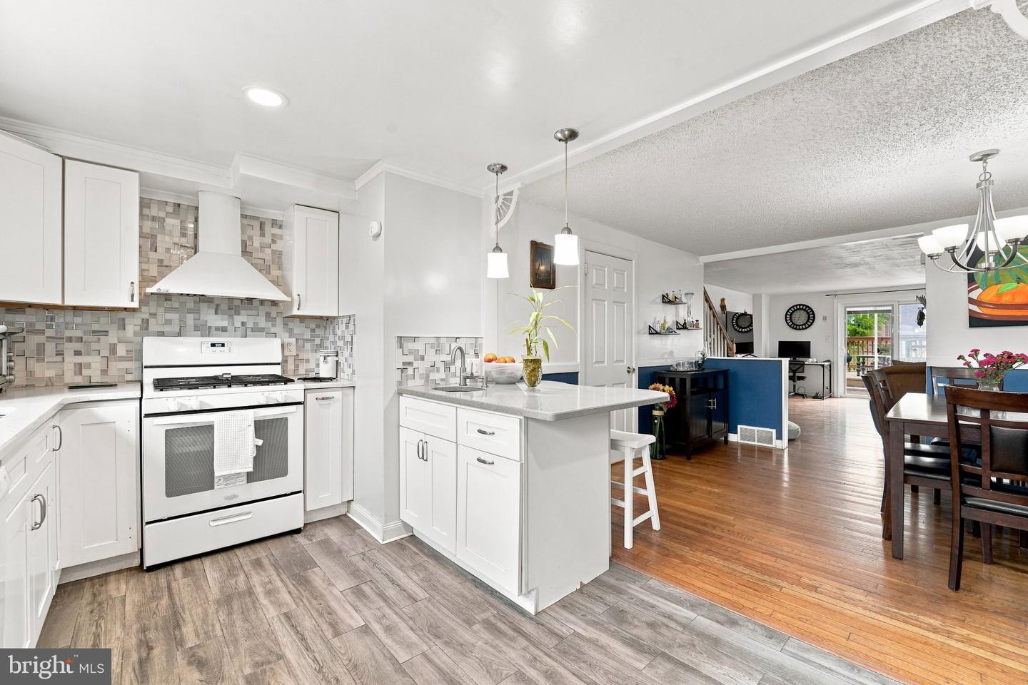 8913 Dewees St Property Photo 5