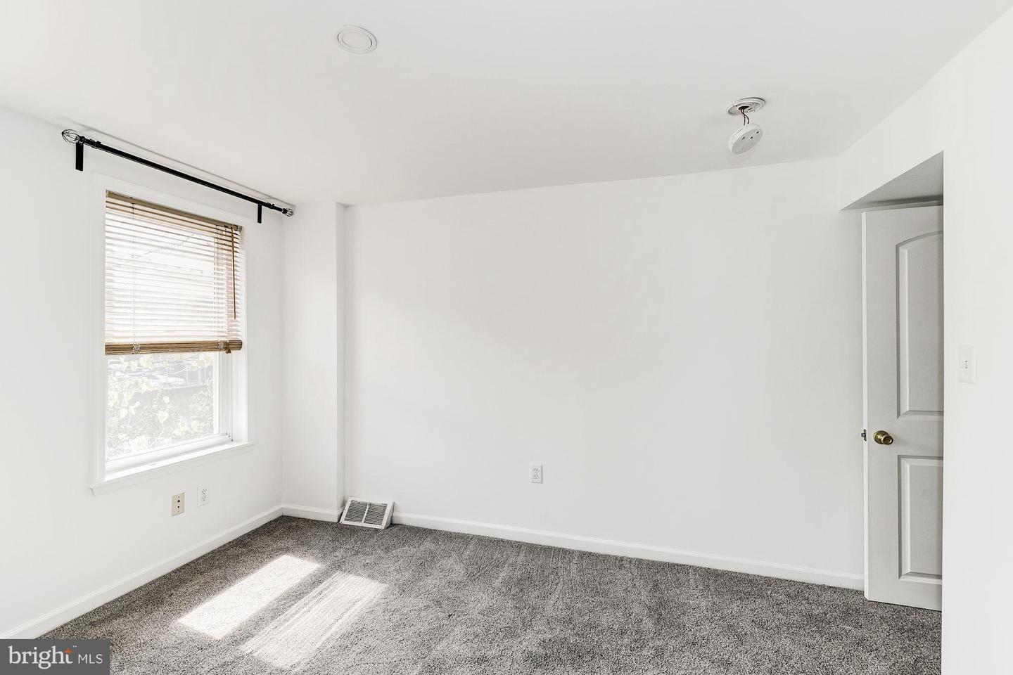 15 W Wildey St Property Photo 17