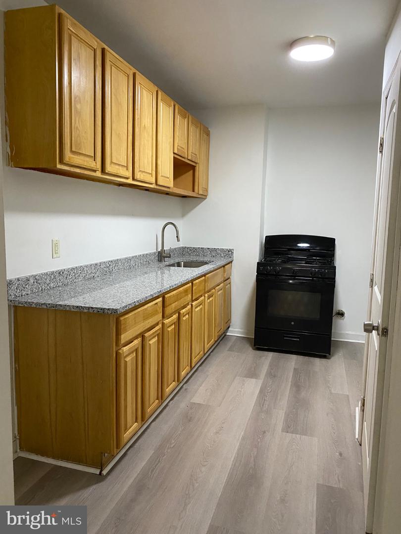 1640 N Gratz St Property Photo 8