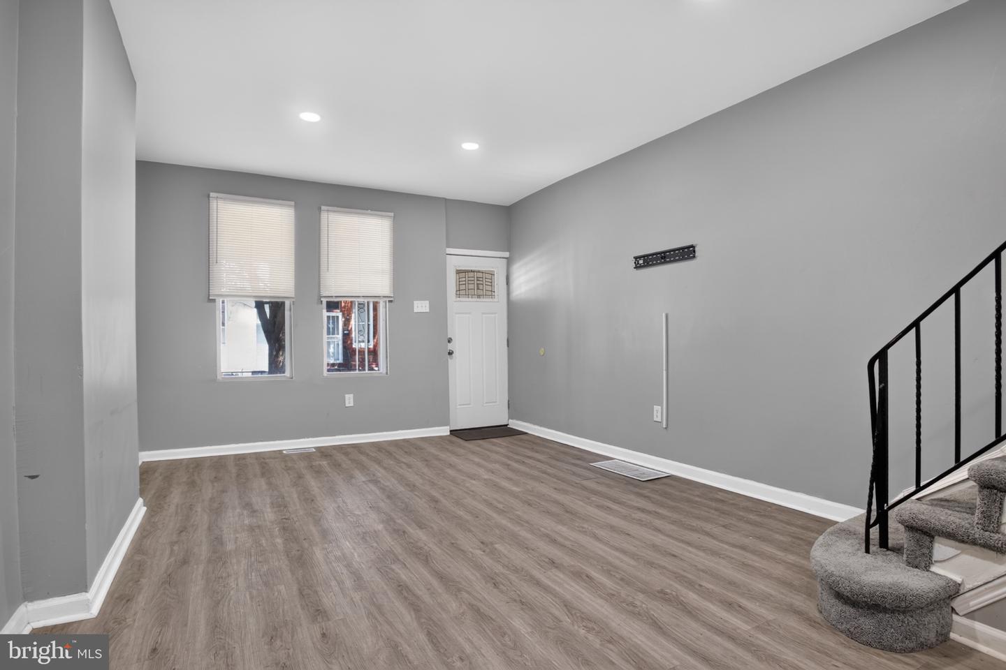 2546 W Gordon St Property Photo 3