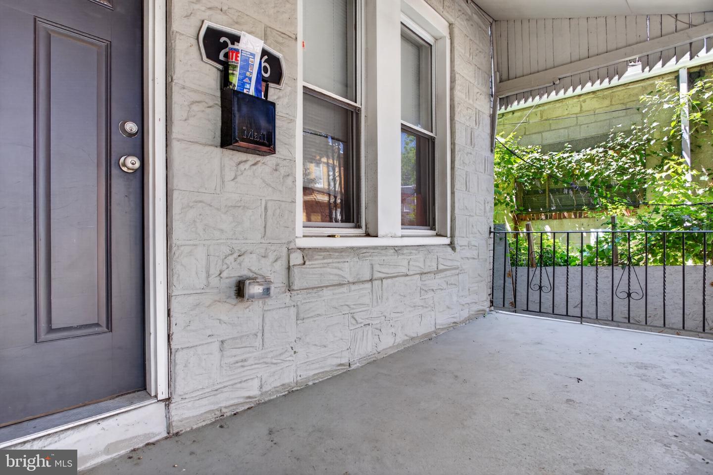 2546 W Gordon St Property Photo 20