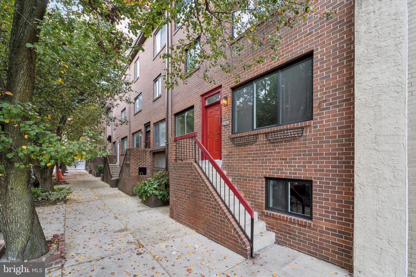 2040 Arch St Property Photo 2