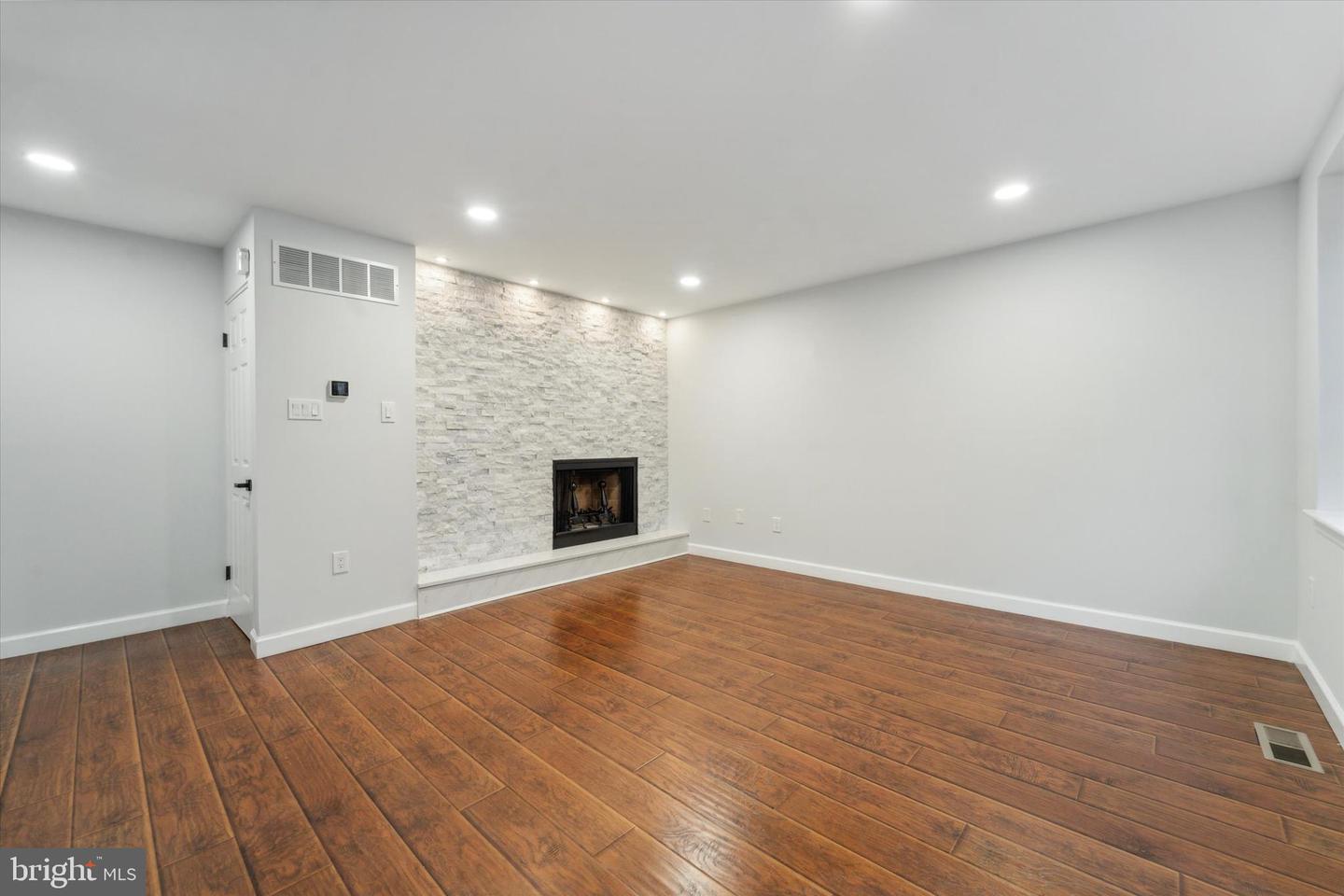2040 Arch St Property Photo 6