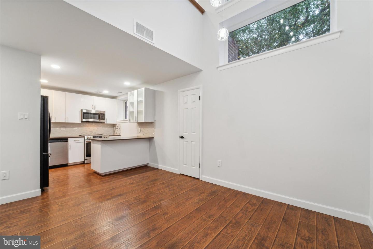 2040 Arch St Property Photo 12