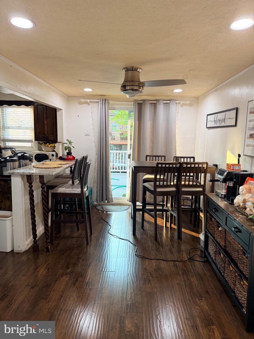 6118 Walker St Property Photo 10