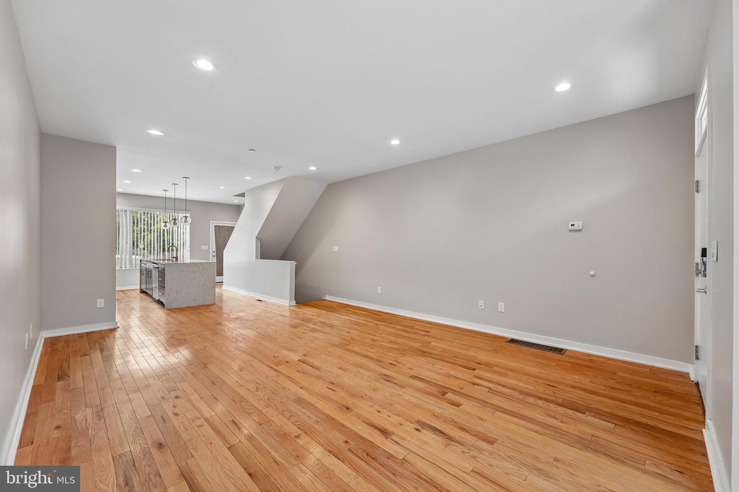 717 Fairmount Ave Property Photo 3