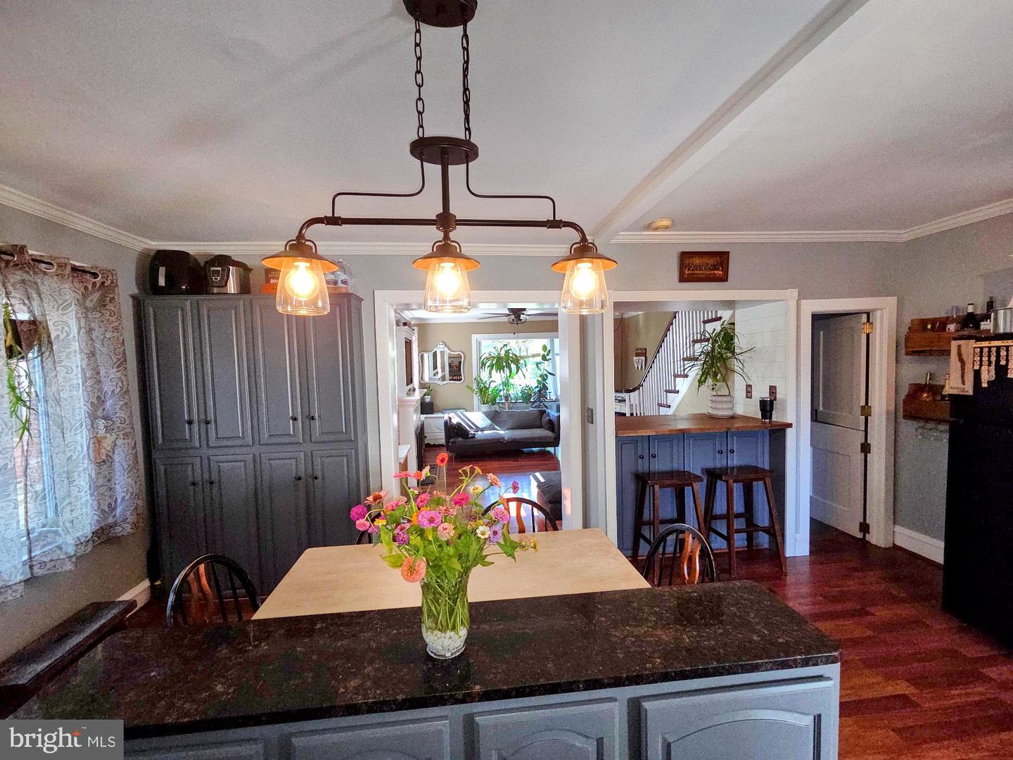 367 Longshore Ave Property Photo 6