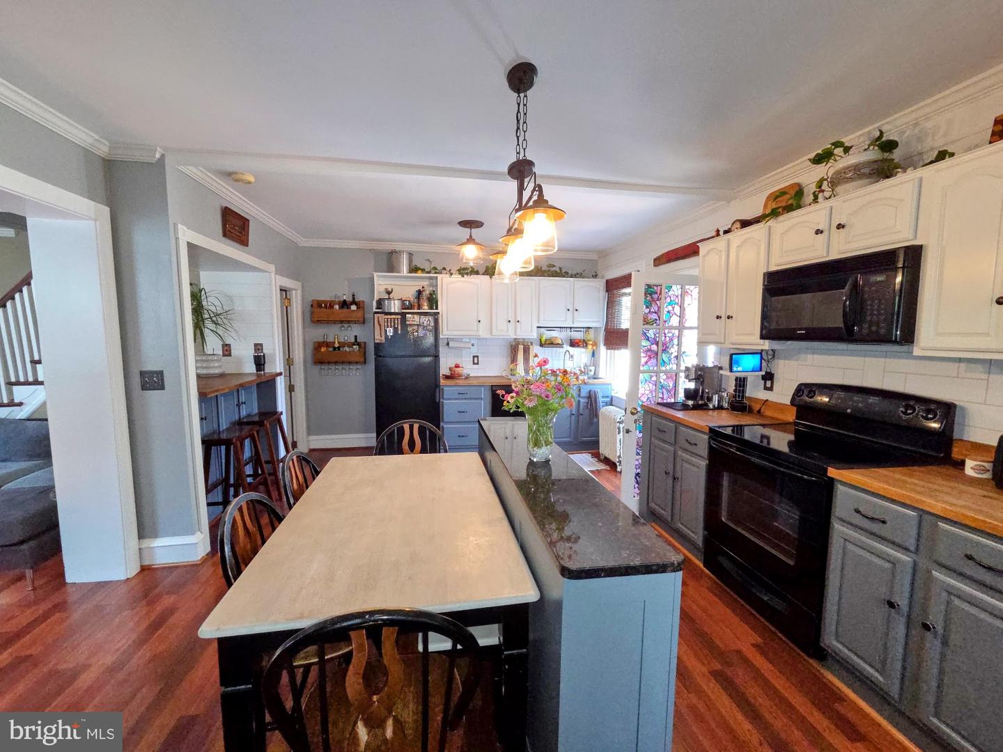 367 Longshore Ave Property Photo 9