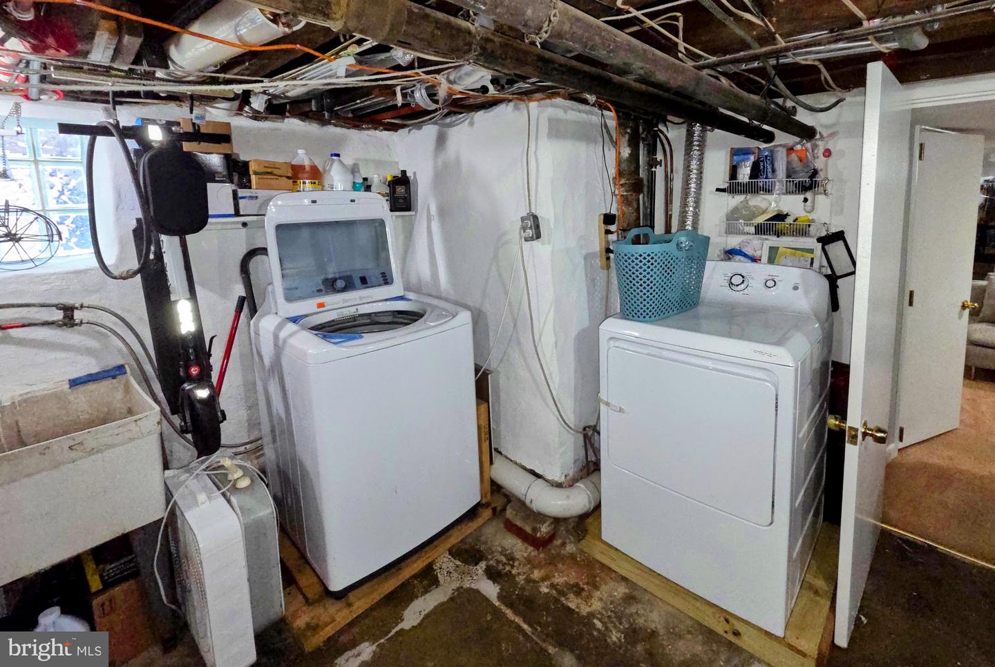 367 Longshore Ave Property Photo 26