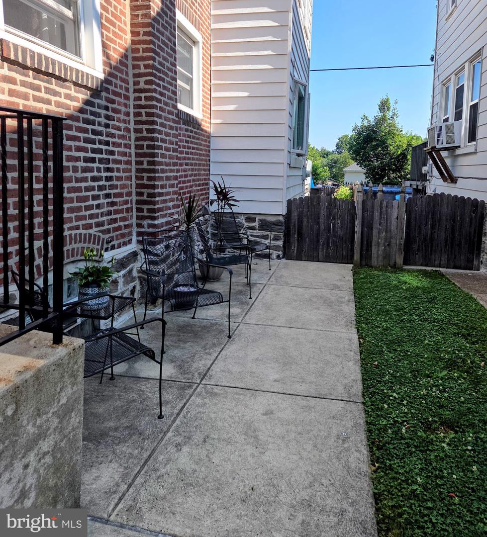 367 Longshore Ave Property Photo 33