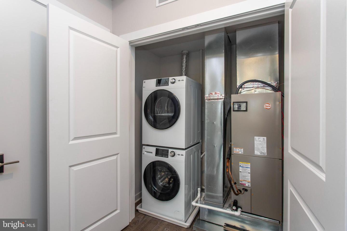 1227-29 N 7th St #3e Property Photo 2