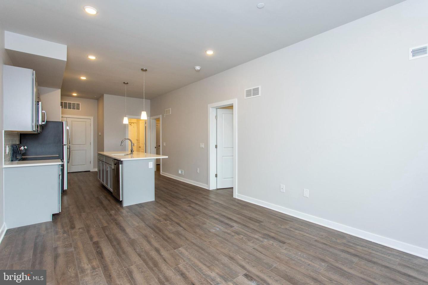 1227-29 N 7th St #3e Property Photo 4