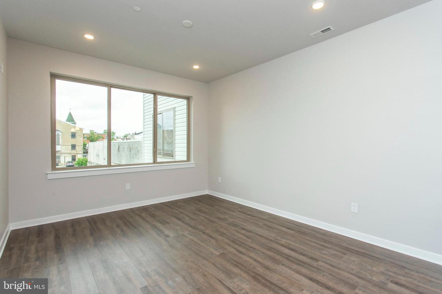 1227-29 N 7th St #3e Property Photo 5