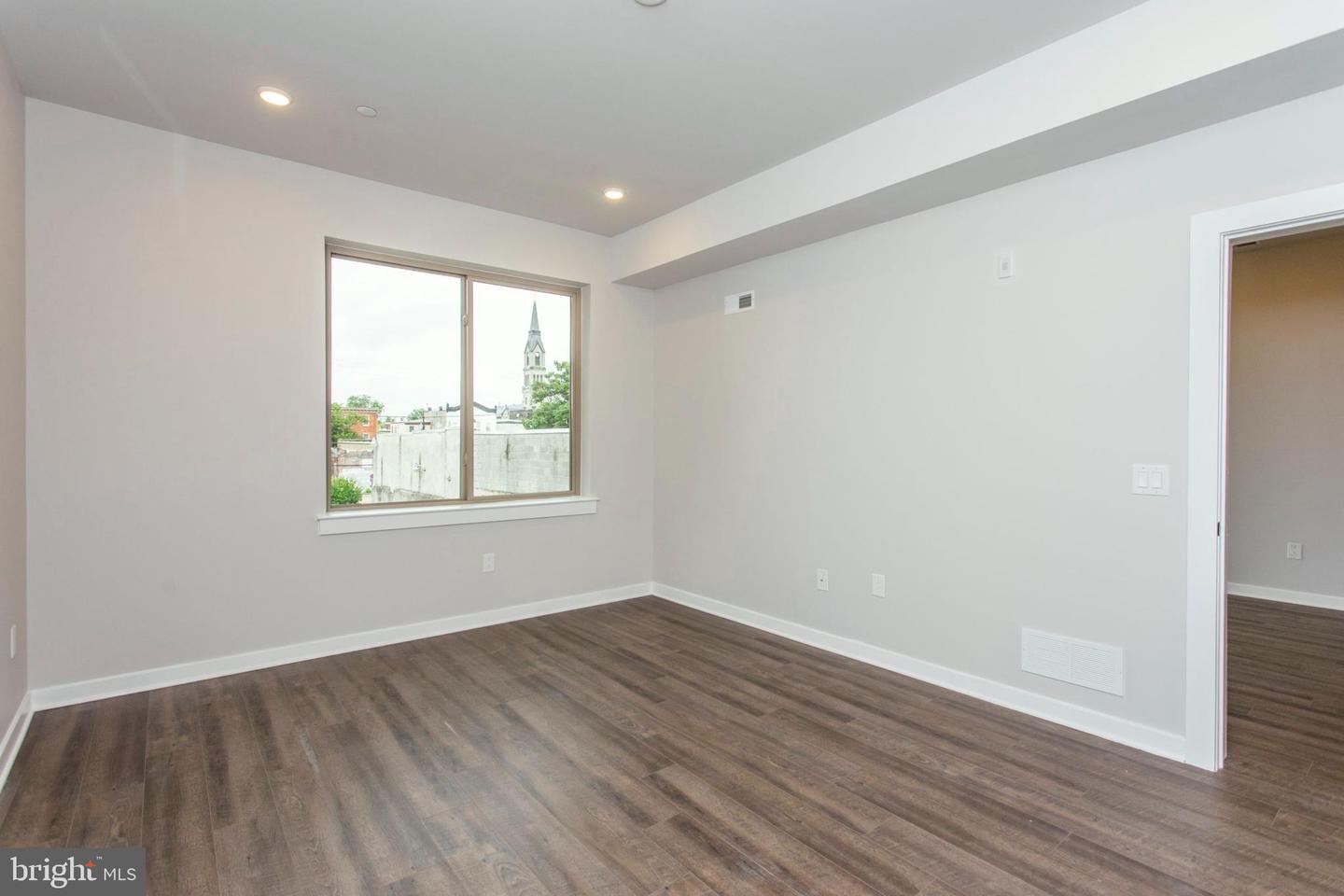 1227-29 N 7th St #3e Property Photo 6