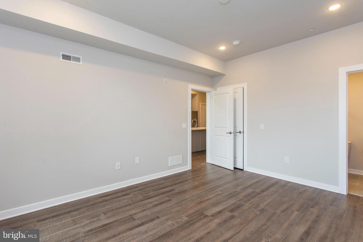 1227-29 N 7th St #3e Property Photo 7
