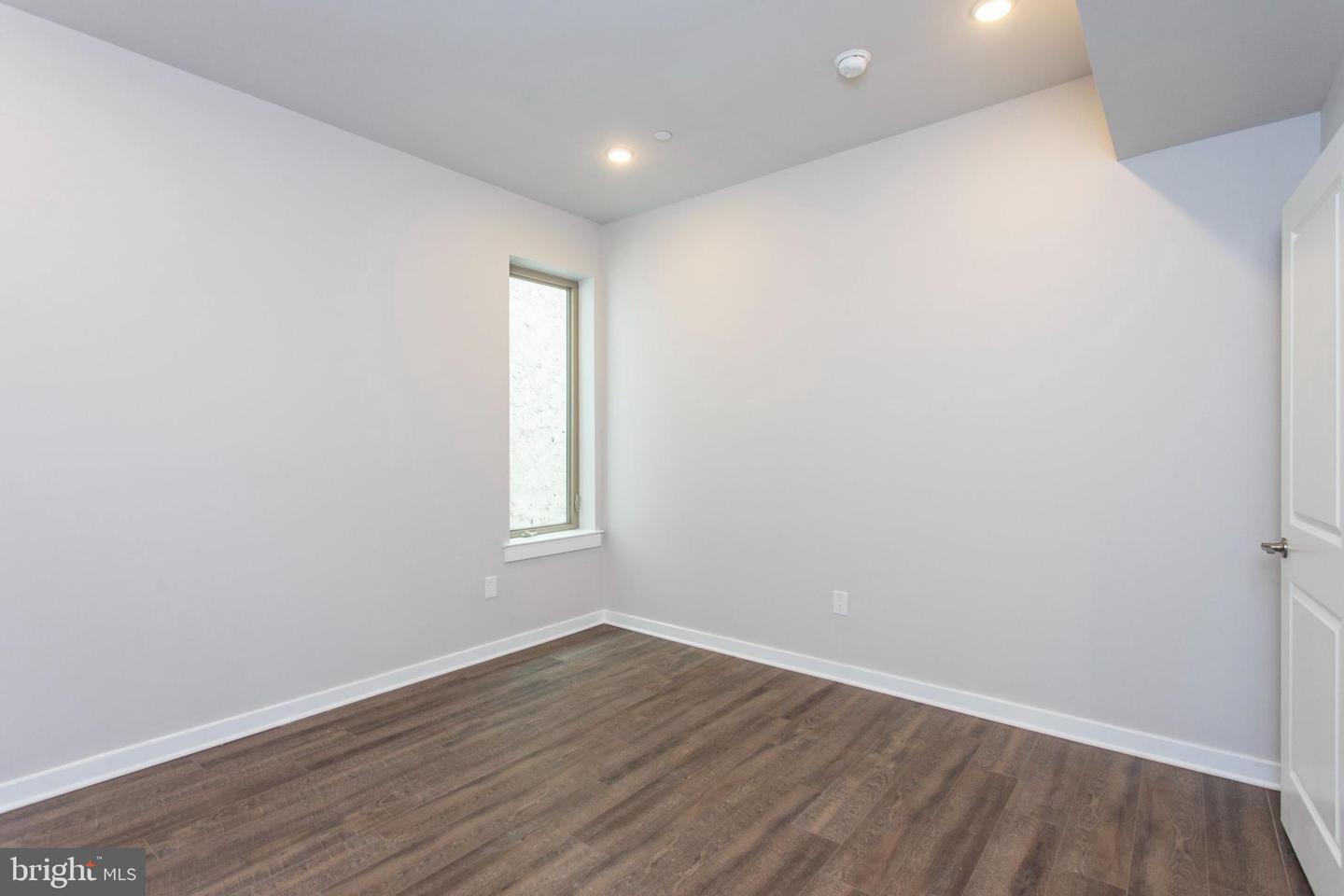 1227-29 N 7th St #3e Property Photo 9