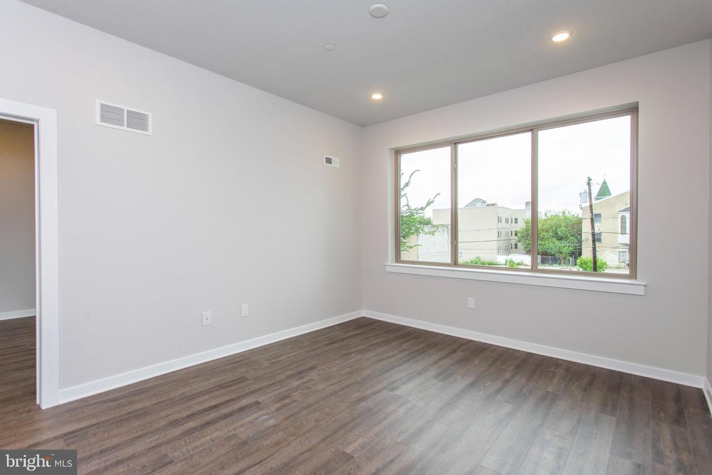 1227-29 N 7th St #3e Property Photo 20