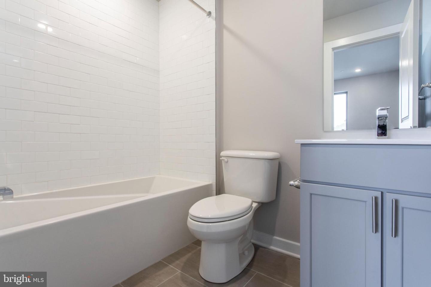 1227-29 N 7th St #3e Property Photo 23