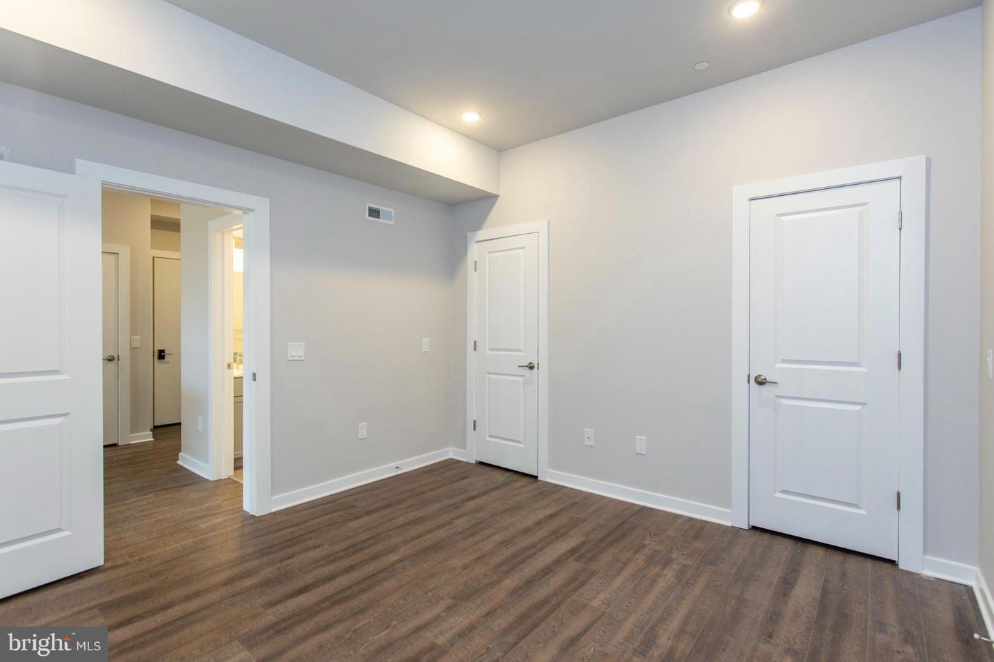 1227-29 N 7th St #3e Property Photo 24