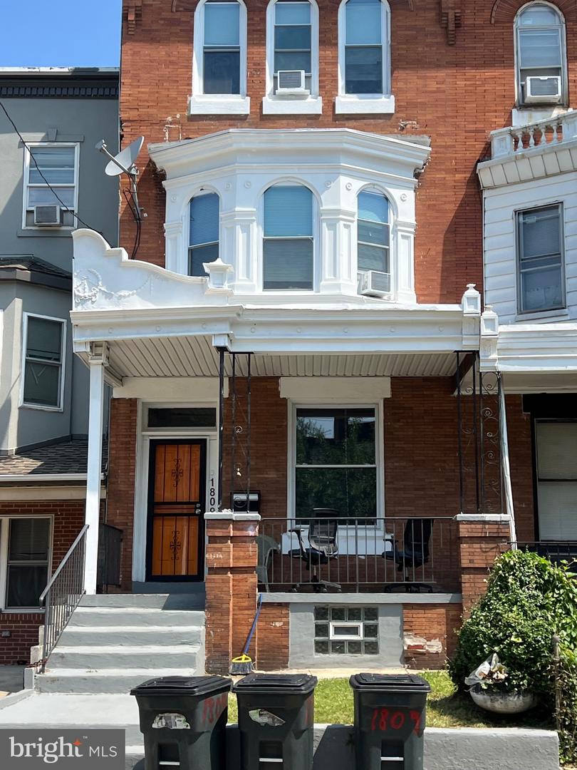 1809 W VENANGO ST Property Photo 1