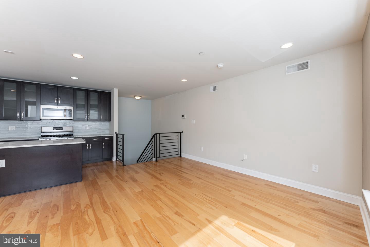 325 E Allen St #1 Property Photo 6