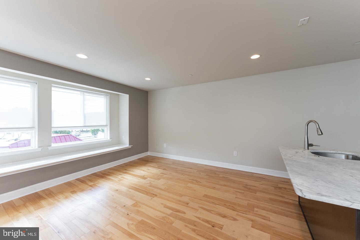 325 E Allen St #1 Property Photo 10