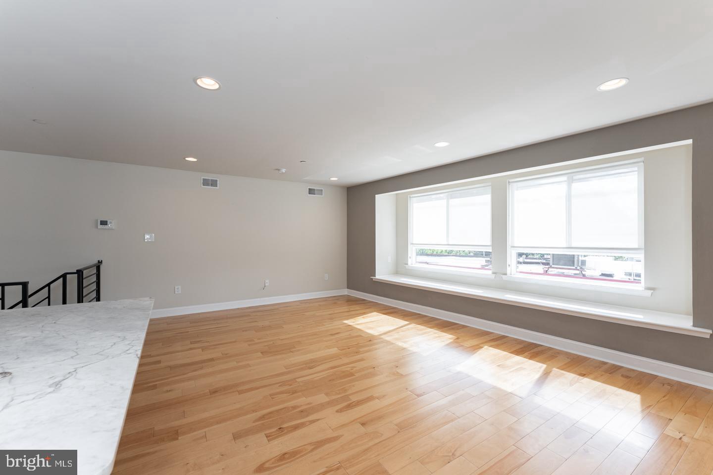 325 E Allen St #1 Property Photo 14