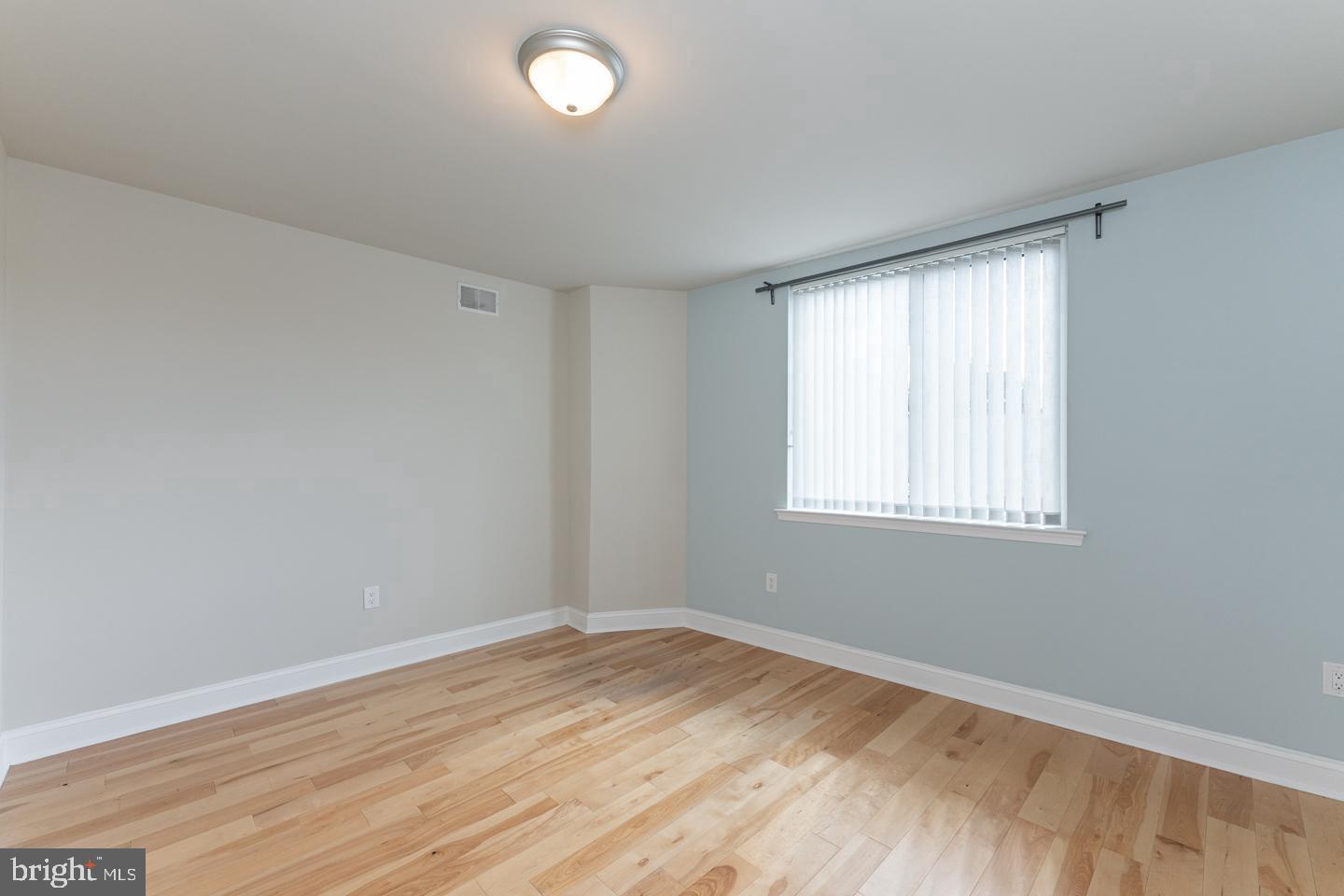 325 E Allen St #1 Property Photo 16