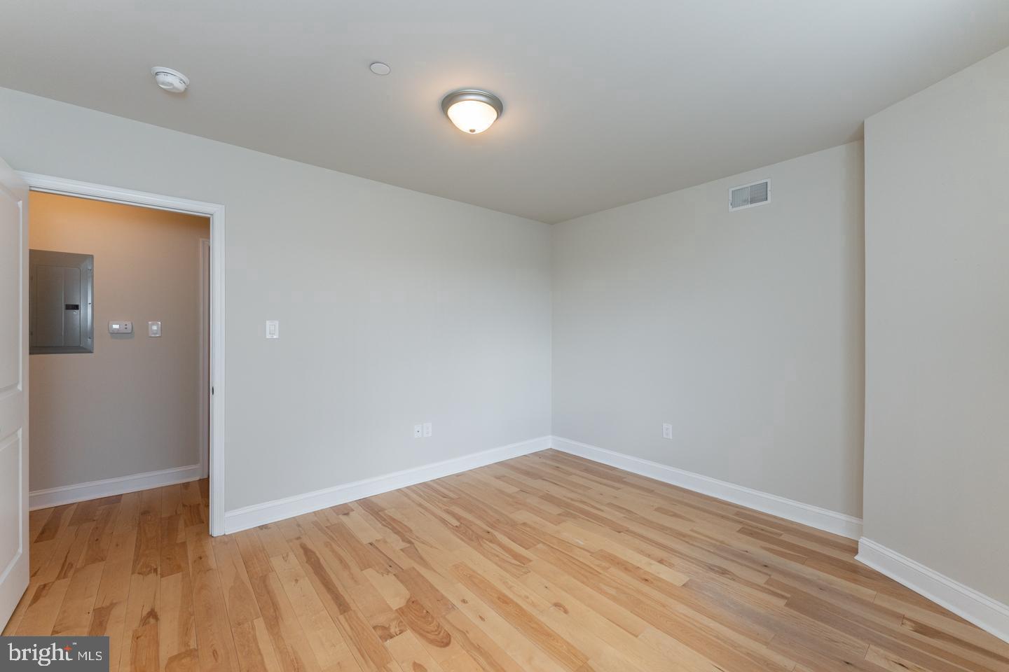 325 E Allen St #1 Property Photo 18
