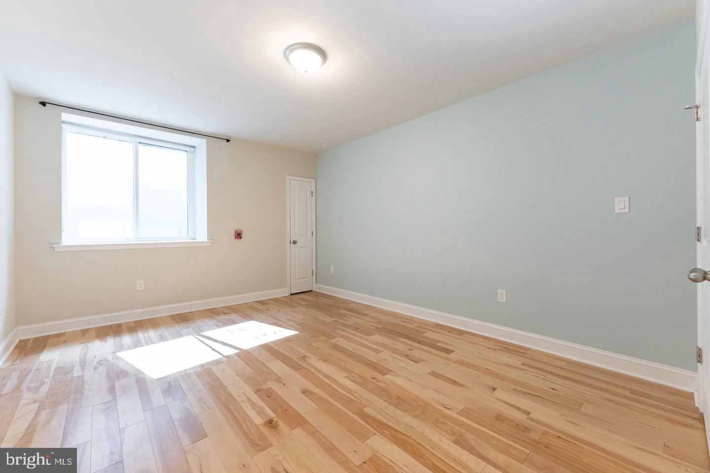 325 E Allen St #1 Property Photo 24