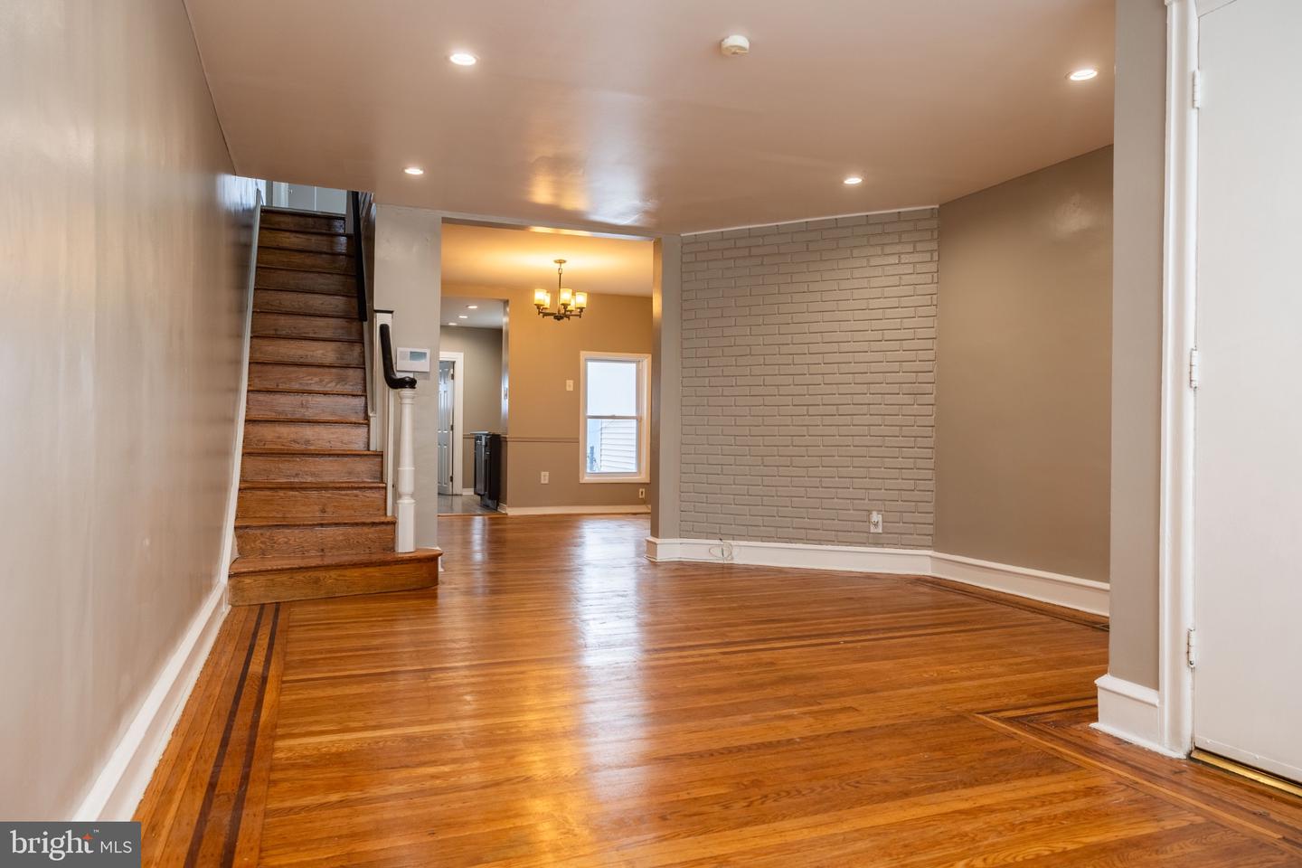 6137 Argyle St Property Photo 4