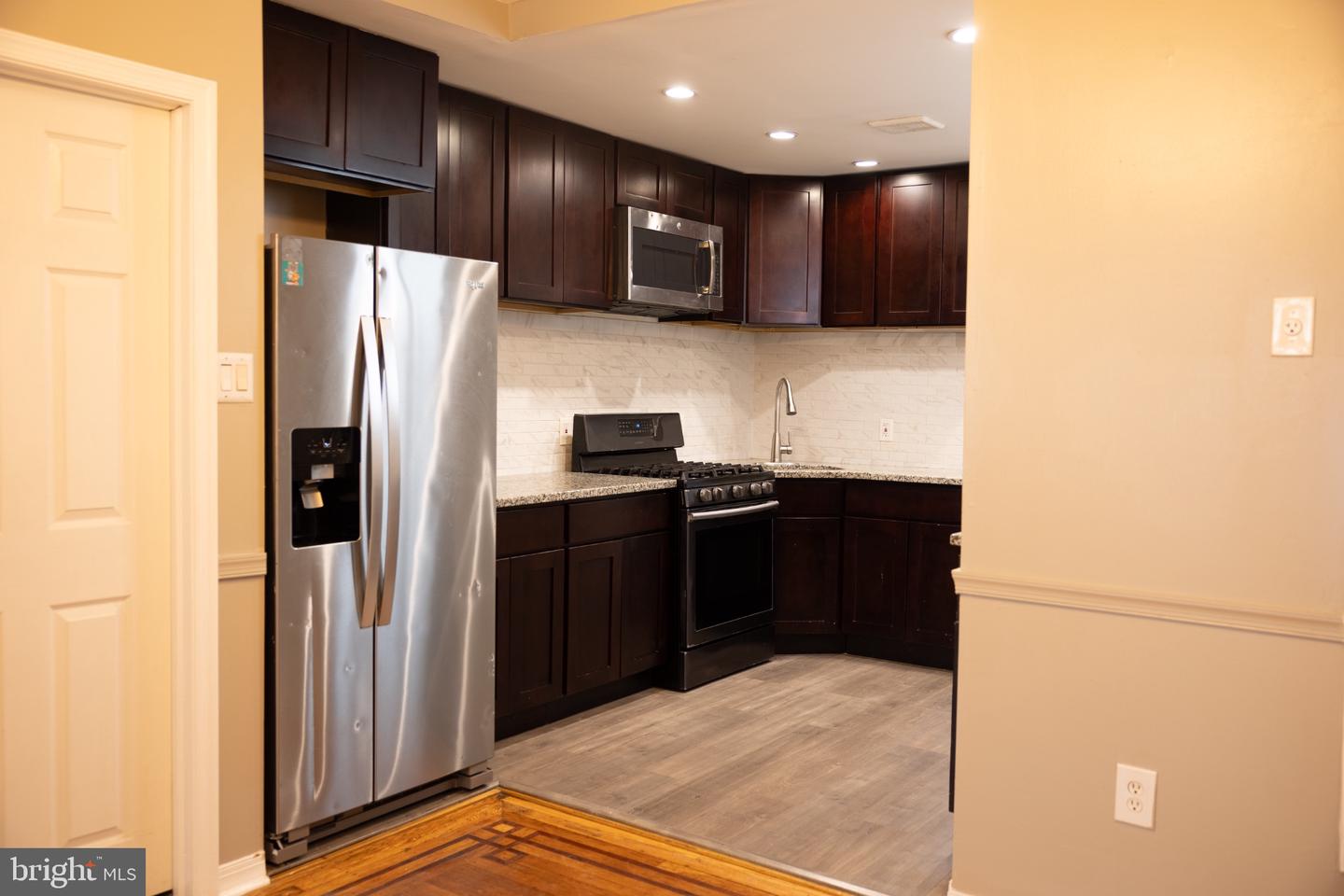 6137 Argyle St Property Photo 5