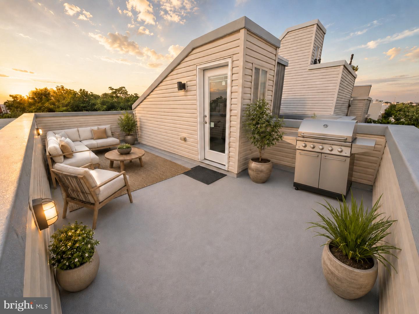 2017 Oakford St Property Photo 8