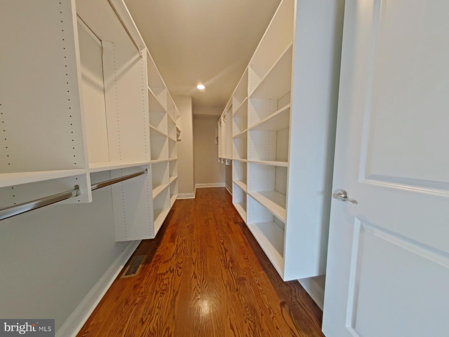 2017 Oakford St Property Photo 32