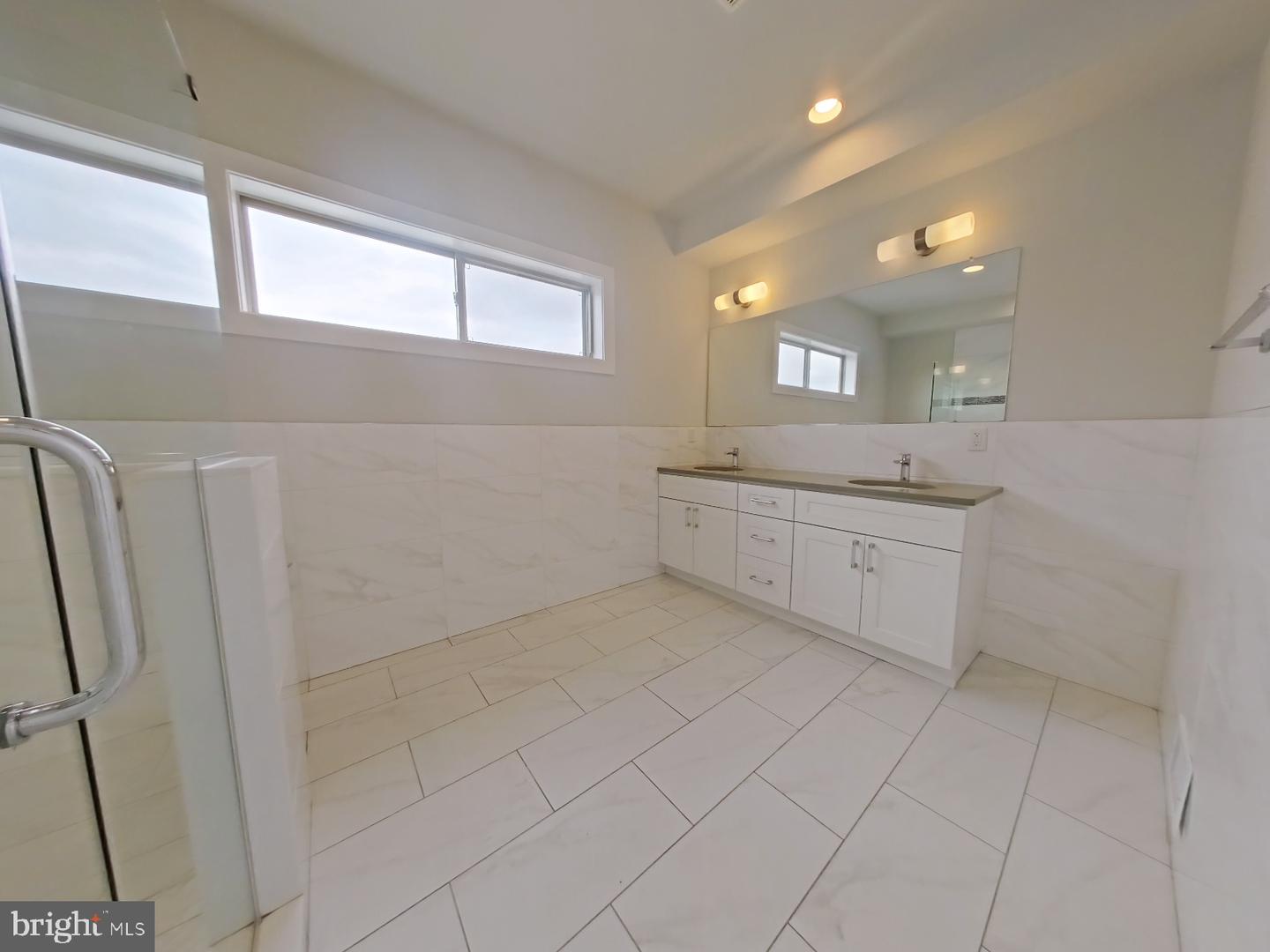 2017 Oakford St Property Photo 33