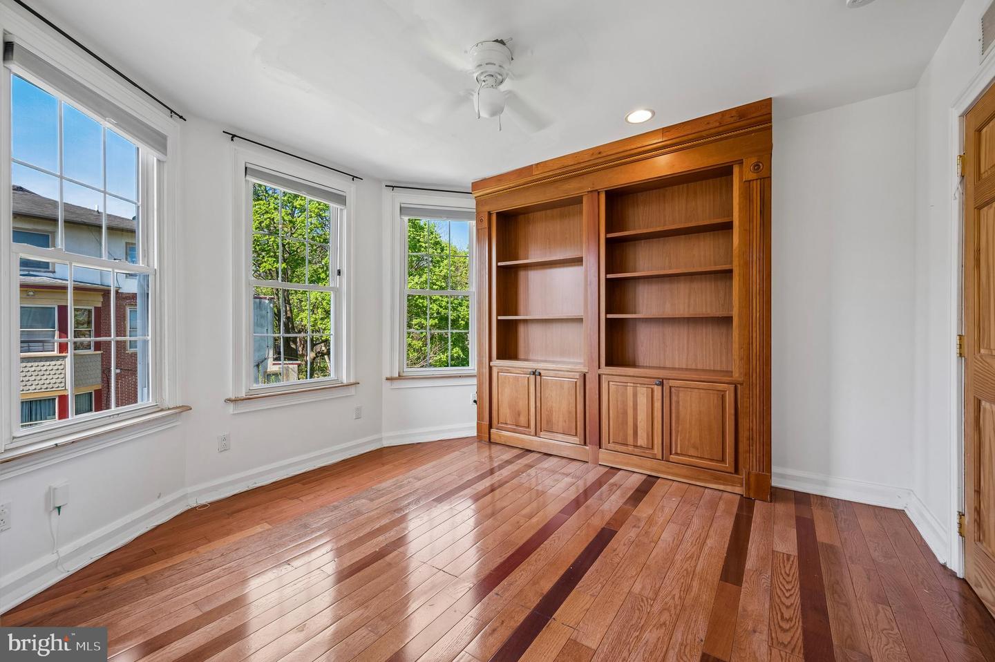 229 W Hansberry St Property Photo 19