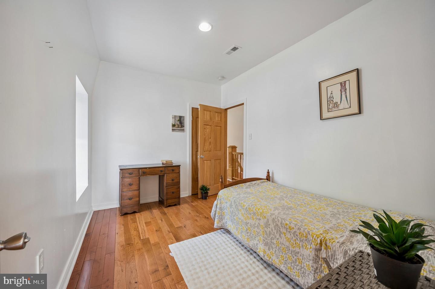 229 W Hansberry St Property Photo 30